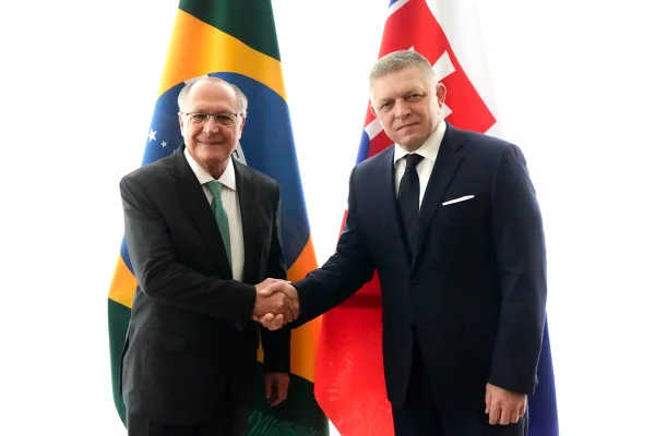 Vice-presidente Geraldo Alckmin com o primeiro-ministro da Eslováquia, Robert Fico - Metrópoles
