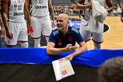 Sérgio "Oveja" Hernandez já treinou a Seleção Argentina de Basquete Sérgio "Oveja" Hernandez já treinou a Seleção Argentina de Basquete