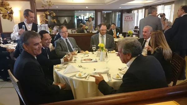 Empresários do DF cobram do chefe da Casa Civil agilidade na liberação de Habite-se e alvarás