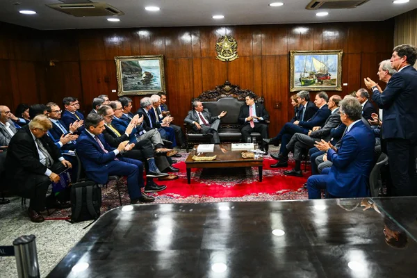 sindicatos patronais se reúnem com Alcolumbre