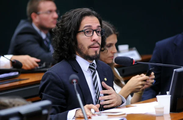 Jean Wyllys e Ronaldo Caiado são eleitos os melhores parlamentares de 2015