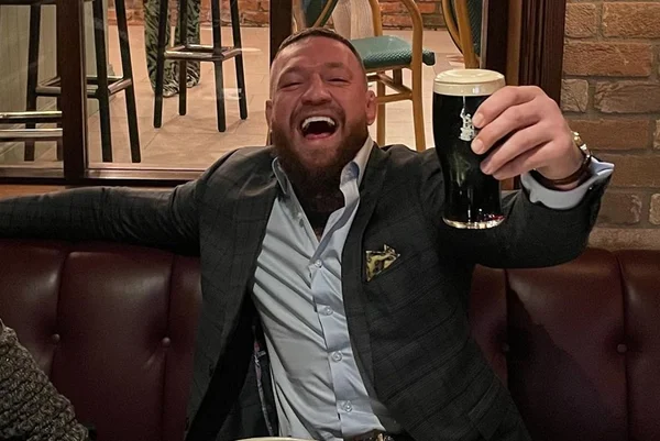Conor Mcgregor em Pub de sua propriedade em Dublin, na Irlanda
