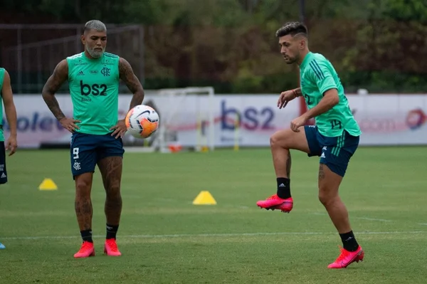 Arrascaeta treina e Rafinha deve desfalcar o Flamengo na Recopa