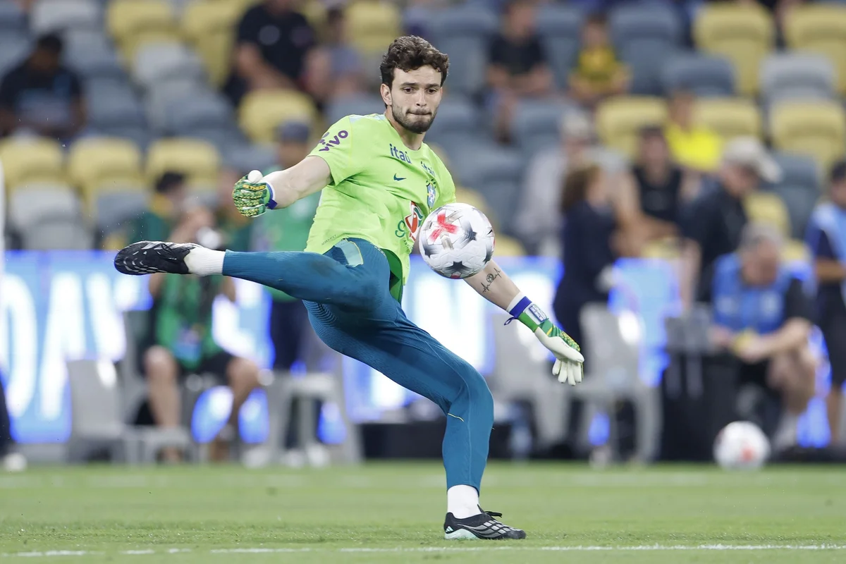 Otávio foi convocado por Ancelotti para a Seleção Brasileira. Otávio foi convocado por Ancelotti para a Seleção Brasileira.