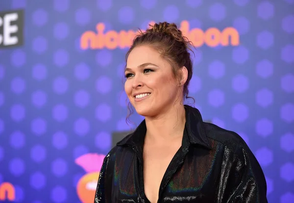 Imagem forte! Ronda Rousey tem dedo decepado durante gravação de série