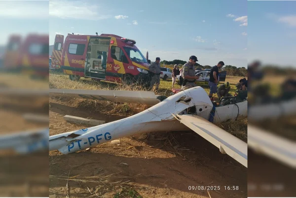 Piloto perde o controle, avião bate em árvore e cai no Entorno do DF