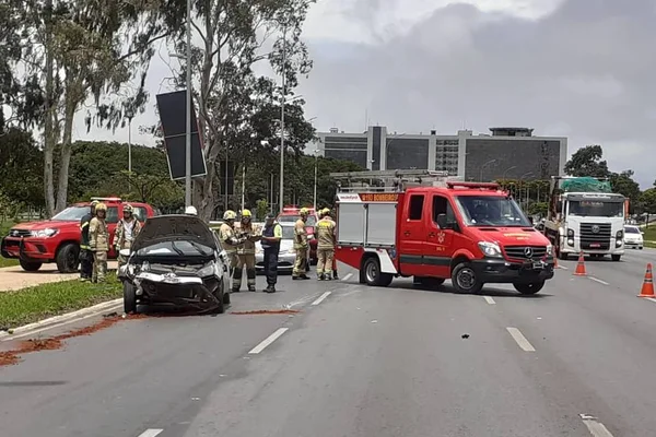 DF: acidente com três carros deixa mãe e duas filhas feridas