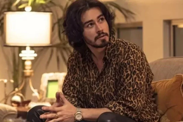 Foto colorida de Manuel Masalva - Ator de Narcos - Metrópoles