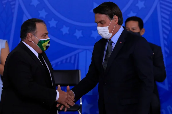 Ministro da saúde Eduardo Pazuello no governo bolsonaro