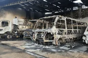 A garagem municipal da Prefeitura de Trabiju, no interior de São Paulo, foi atingida por um incêndio de grandes proporções durante a madrugada desta terça-feira (28/7) A garagem municipal da Prefeitura de Trabiju, no interior de São Paulo, foi atingida por um incêndio de grandes proporções durante a madrugada desta terça-feira (28/7)