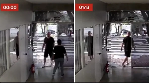 homem sendo filmado na entrada de prefeitura