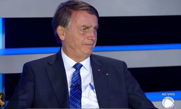 Bolsonaro chama TSE de “parcial” e diz que sofre perseguição política