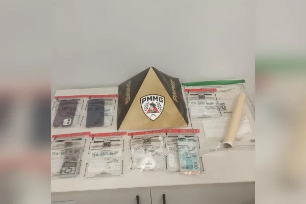 Material apreendido com jovens em Governador Valadares