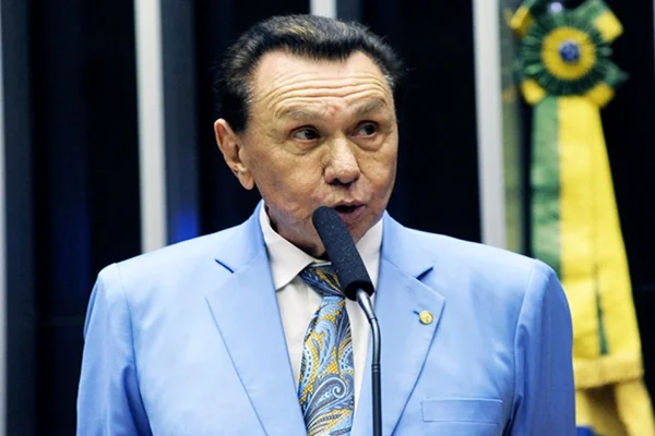 imagem colorida do presidente do MDB - Metrópoles