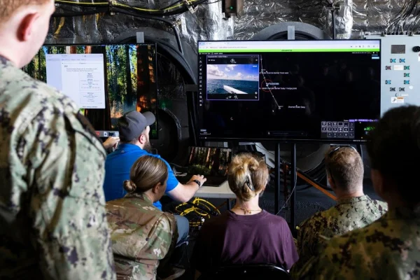 Imagem colorida mostra exercícios dos EUA de monitorização no âmbito do FLEX2026 - Metrópoles