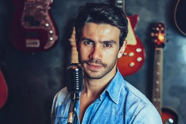 Mariano adota estratégia de Manu Gavassi para levar prêmio de A Fazenda