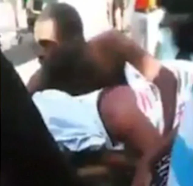 Homem fica com o pênis preso dentro da amante durante sexo - imagem 1 Homem fica com o pênis preso dentro da amante durante sexo - imagem 1