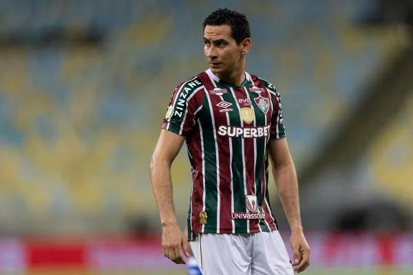 Foto colorida de Paulo Henrique Ganso, do Fluminense, durante jogo do Brasileirão 2024 - Metrópoles