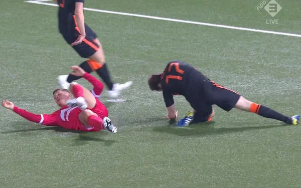 Daley Blind, zagueiro da Holanda, sofre grave lesão nas Eliminatórias da Copa