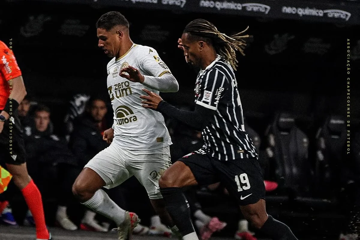 Marcinho brilha, faz dois e Chapecoense vence Corinthians de virada em SP