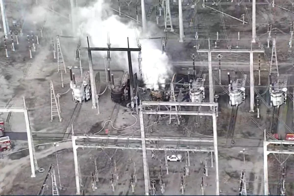 Incêndio atinge subestação de energia elétrica na Grande São Paulo