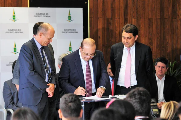 GDF e Microsoft fazem acordo para levar Office 365 às escolas públicas