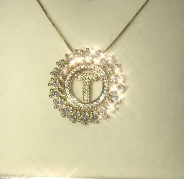 O colar dado por Ana Hickmann à Ticiane Pinheiro antes do casamento O colar dado por Ana Hickmann à Ticiane Pinheiro antes do casamento