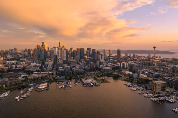 Foto colorida da vista panorâmica de Seattle - Metrópoles