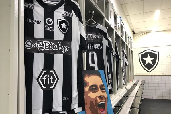 Botafogo e Chapecoense encerram rodada do Brasileirão nesta segunda
