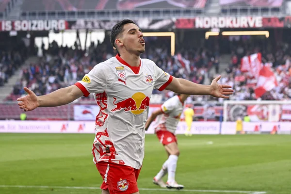 Foto colorida de Oscar Gloukh, do red Bull Salzburg - Metrópoles