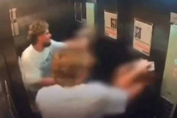 Turista espanca namorada com 15 socos em elevador