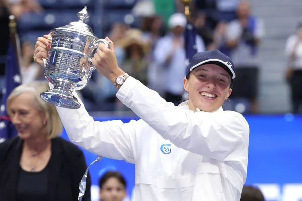 Iga Swiatek brilha, supera Ons Jabeur e se sagra campeã do US Open