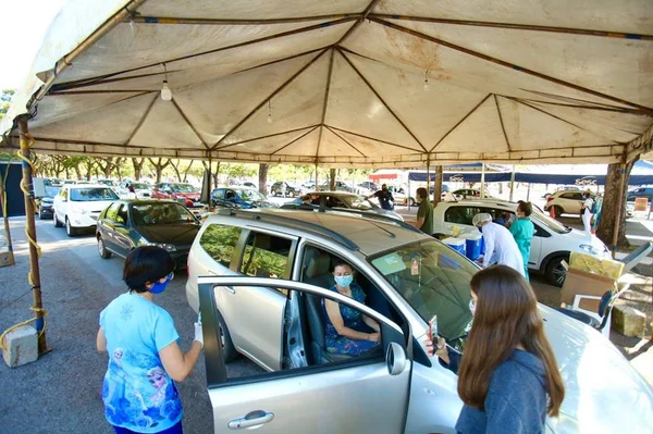 Vacinação contra Covid-19 em pessoas com comorbidades e gestantes no estacionamento 13 do Parque da Cidade