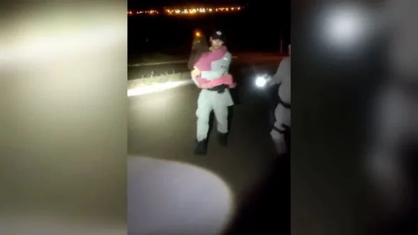 Vídeo. Menina é resgatada após ser sequestrada por padrasto que morreu