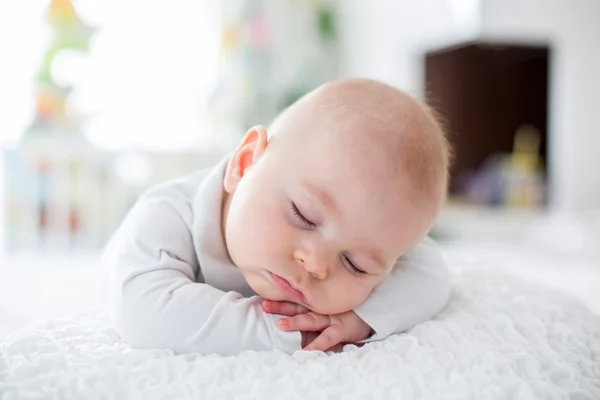 Acordar ou não? Quatro mitos e verdades sobre o sono do bebê
