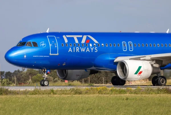 Imagem colorida de avião da ITA Airlines