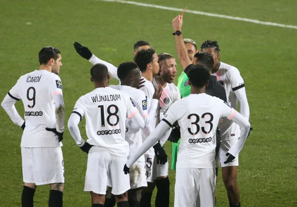 Sergio Ramos expulso pela 1ª vez no PSG