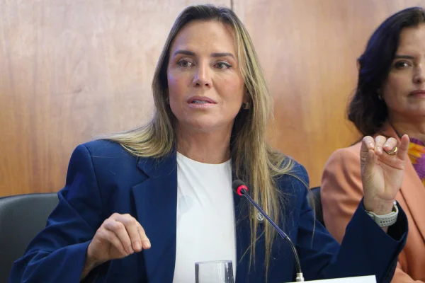 Celina Leão lidera disputa pelo GDF em três cenários de pesquisa