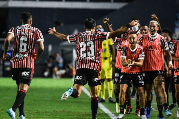 Paulistão: São Paulo bate o Santos por 3 x 0 na Vila Belmiro