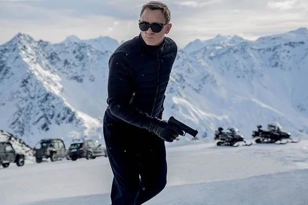 Explosão durante gravação do novo filme de James Bond deixa um ferido