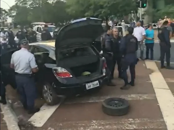 Perseguição no Eixo Monumental: suspeitos são presos após troca de tiros com policiais