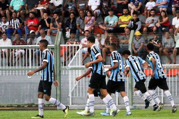 Grêmio faz 4 gols em 18 minutos e passa na Copa São Paulo