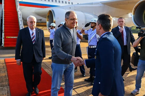 Chanceler da Rússia, Sergey Lavrov desembarca em Brasília