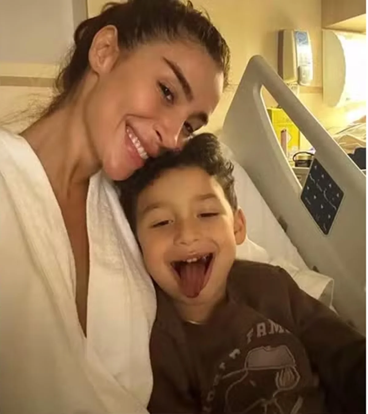 Internada, Bianca Andrade recebe visita do filho com Fred Bruno Internada, Bianca Andrade recebe visita do filho com Fred Bruno