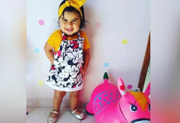 Criança de 1 ano e 8 meses morreu após carro invadir pista e atingir veículo em Campos dos Goytacazes (RJ)