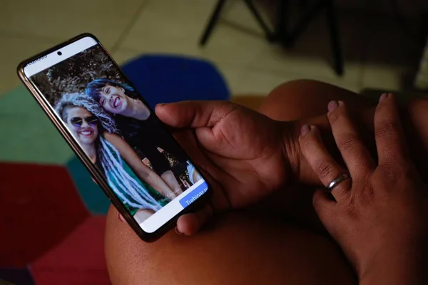 Eliane Laureano, mãe da jovem Ariane Bárbara, morta por amigos em emboscada, em goiânia, em agosto de 2021