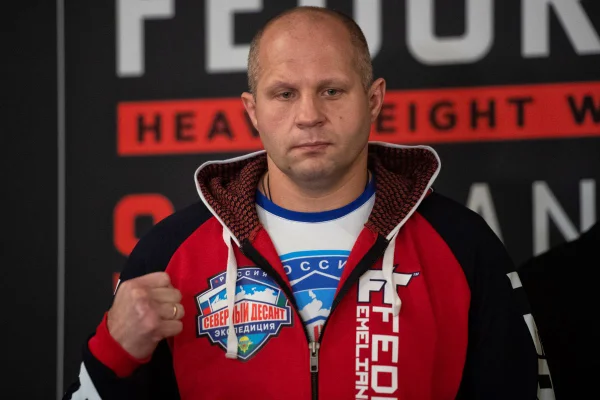 Fedor Emelianenko sobre ring girls: “Que as vistam de forma mais decente”