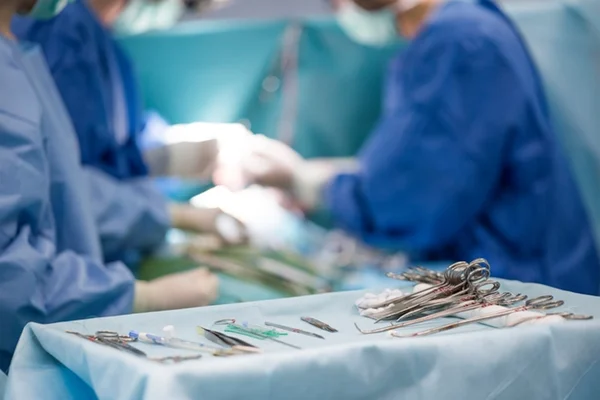 “Dr Frankenstein” diz que primeiro transplante de cabeça é iminente