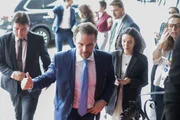 Ministro da Fazenda Dario Durigan chega para reunião com o presidente Lula em caráter emergencial para debater os desdobramentos do segundo turno da campanha eleitoral em Brasília Ministro da Fazenda Dario Durigan chega para reunião com o presidente Lula em caráter emergencial para debater os desdobramentos do segundo turno da campanha eleitoral em Brasília