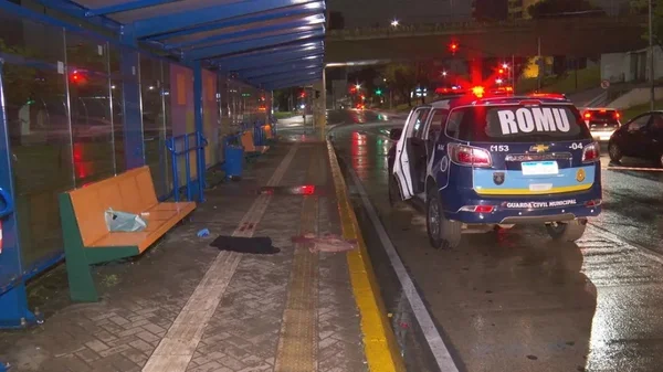 Jovem abre carro de guarda civil por engano, é baleado e morre em SP